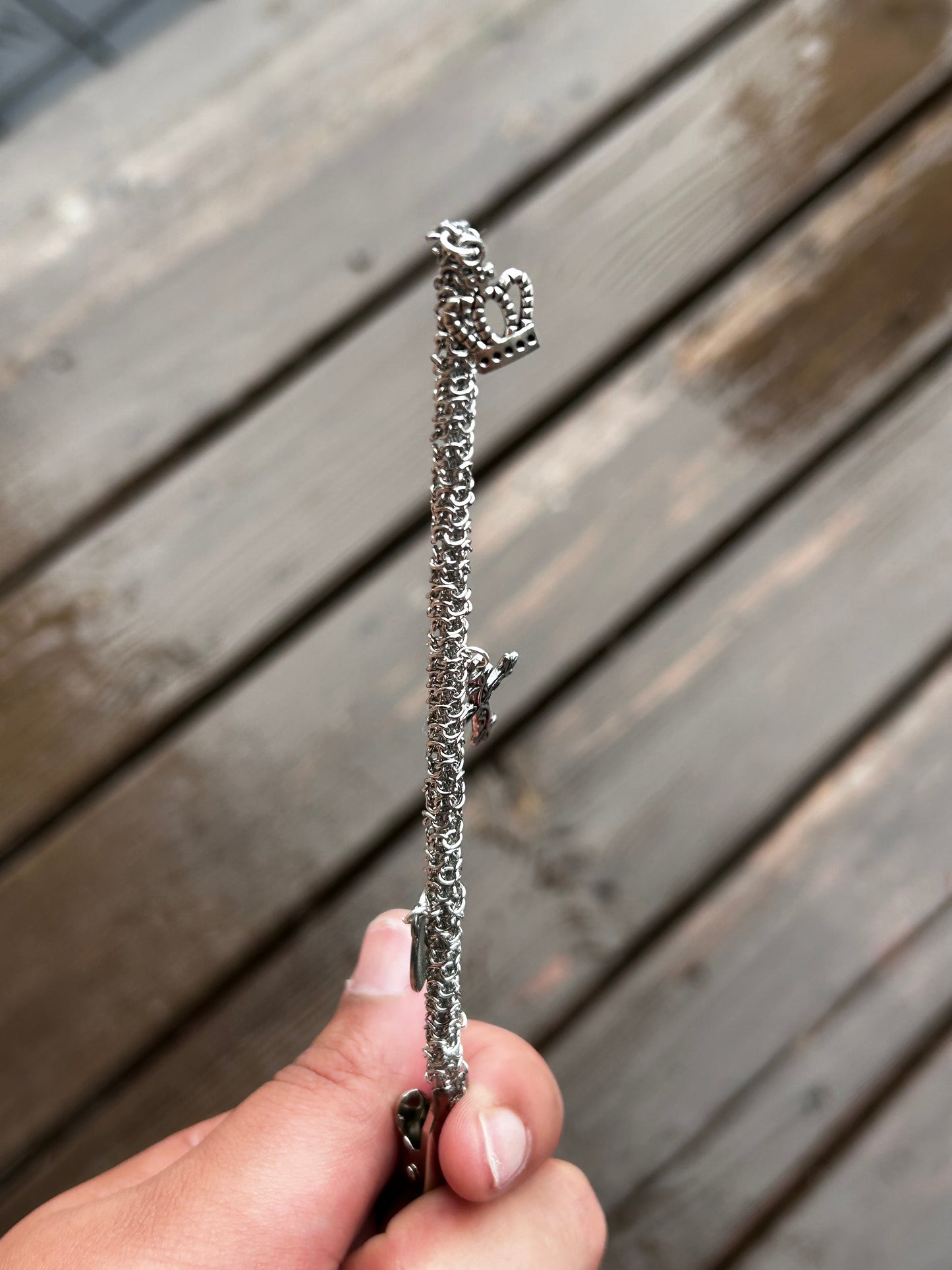 “Struck” Garden Clip